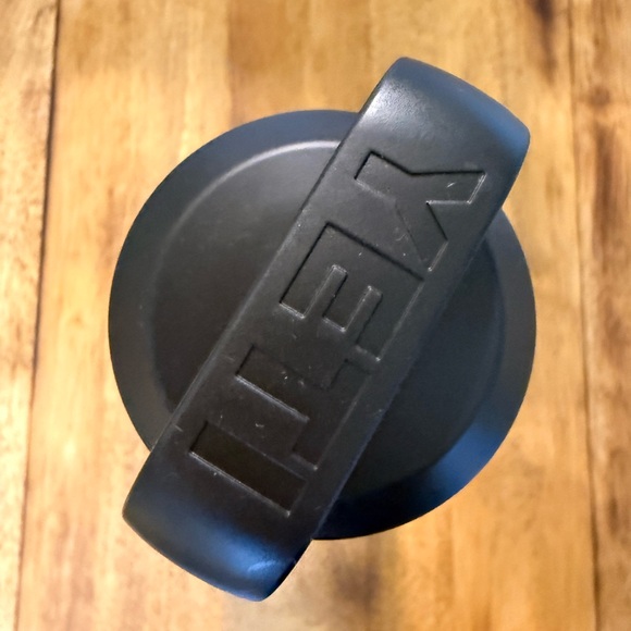 YETI Rambler with Black Chug Cap 26oz - Picture 2 of 6